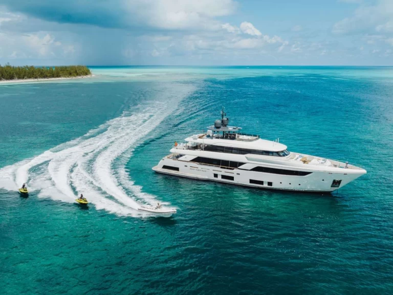 Hire Luxury Yacht with or without skipper Custom Line Fort Lauderdale