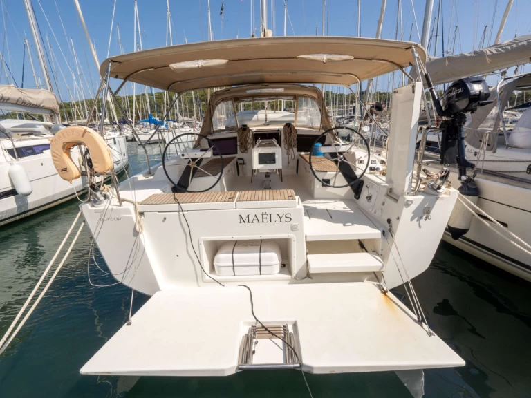Sailboat to hire Saint-Mandrier-sur-Mer at the best price