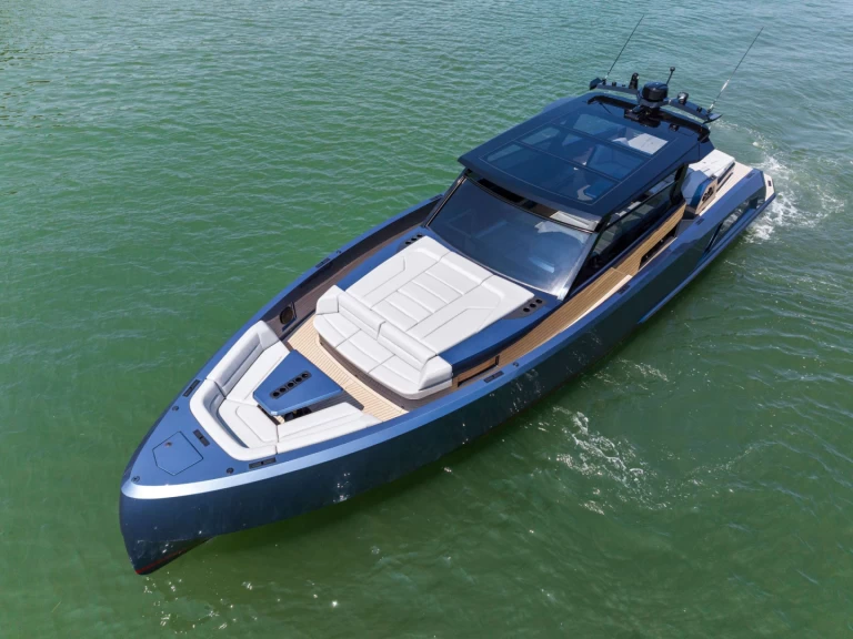 Luxury Yacht to hire Sag Harbor at the best price