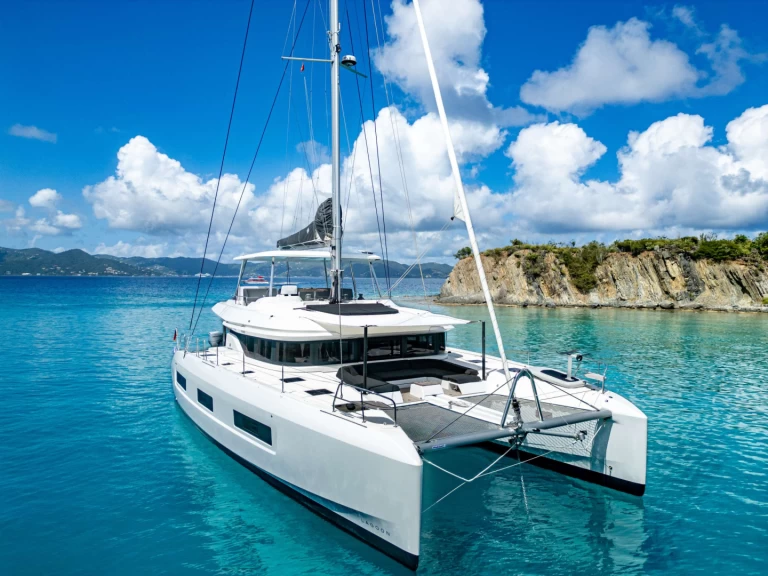 Charter a Lagoon VALINOR (Mediterranean) in Néa Péramos on Samboat