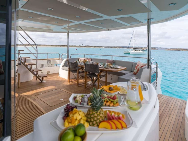 Charter a Sunseeker PLAY THE GAME in Ibiza Town on Samboat