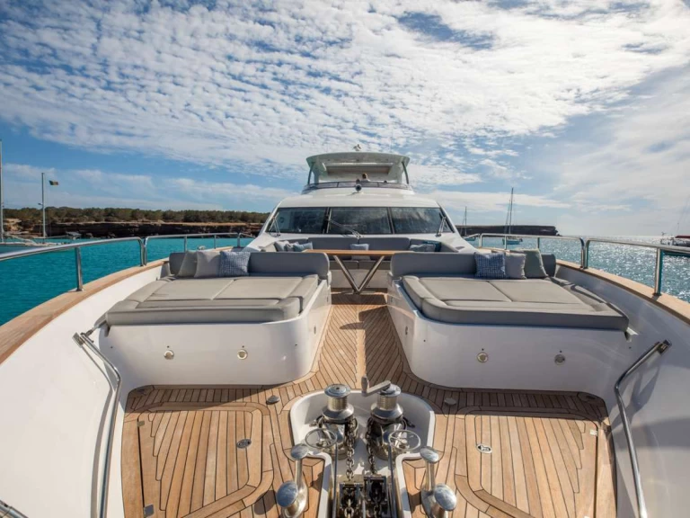 Hire Luxury Yacht with or without skipper Sunseeker Ibiza Town