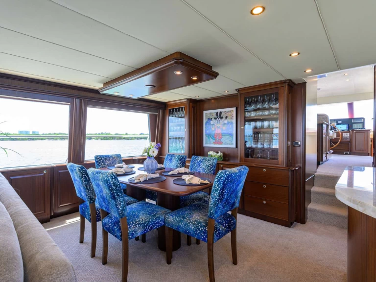 Luxury Yacht to hire Old Saybrook at the best price
