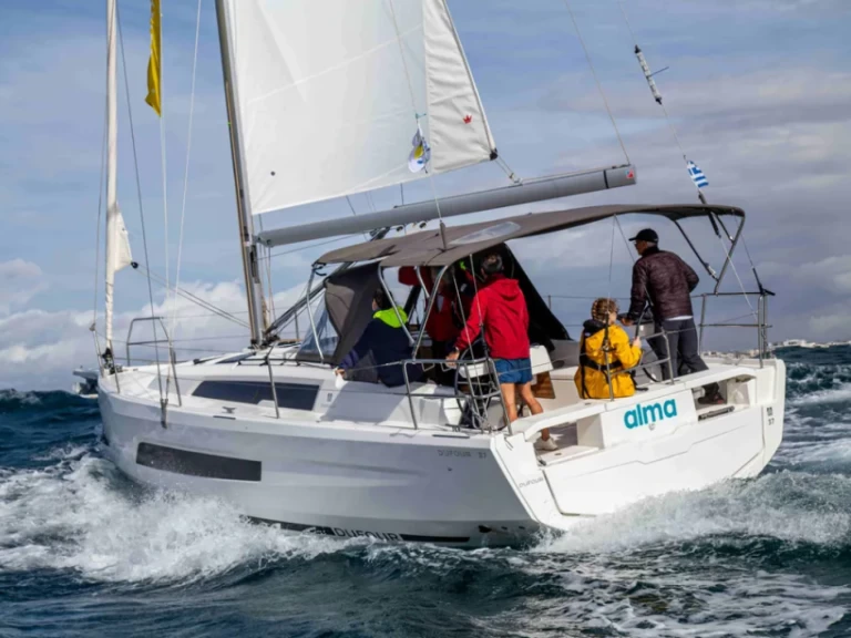 Hire Sailboat with or without skipper Dufour Alimos