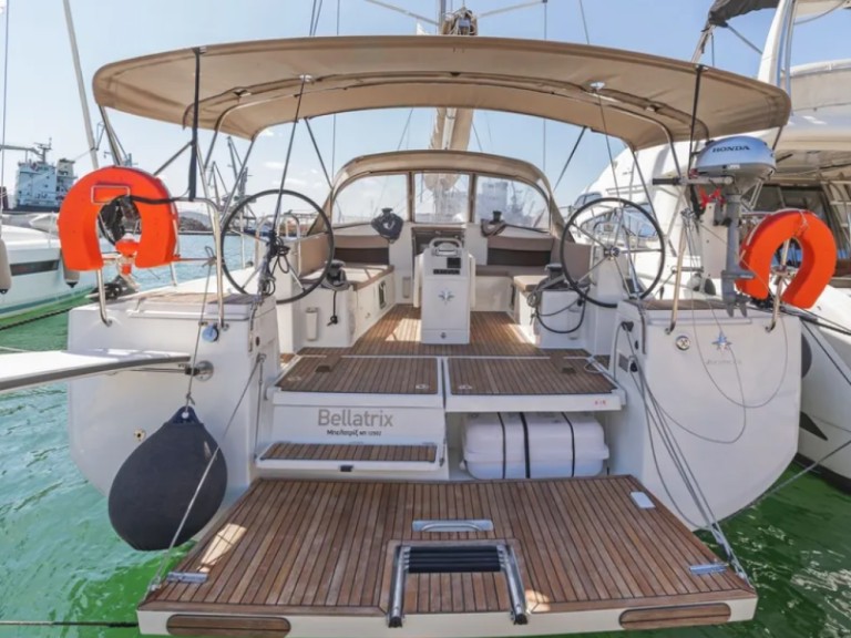 Sailboat to hire Lefkáda at the best price