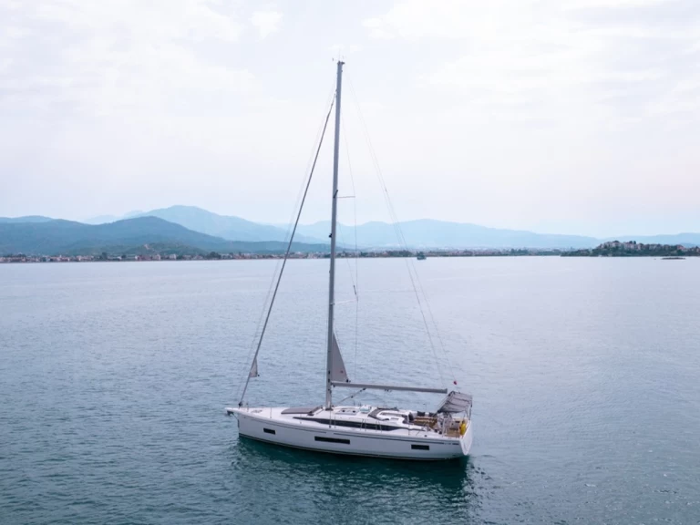 Hire Sailboat Bavaria with a boat licence
