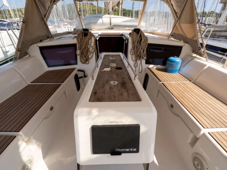 Yacht charter Saint-Mandrier-sur-Mer - Dufour Dufour 430 Grand Large on SamBoat