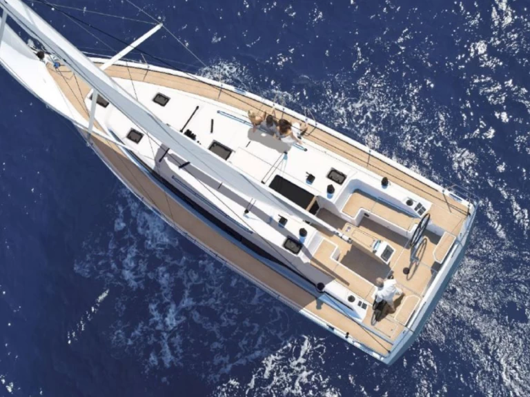 Charter a Bavaria Bavaria C42 in Paros (Island) on Samboat