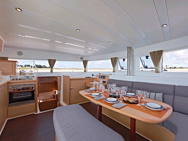 Charter a Lagoon Lagoon 42 in Skiathos on Samboat