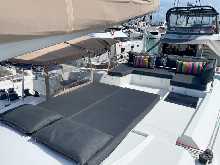 Yacht charter Ao Po - Fountaine Pajot Saona 47 on SamBoat