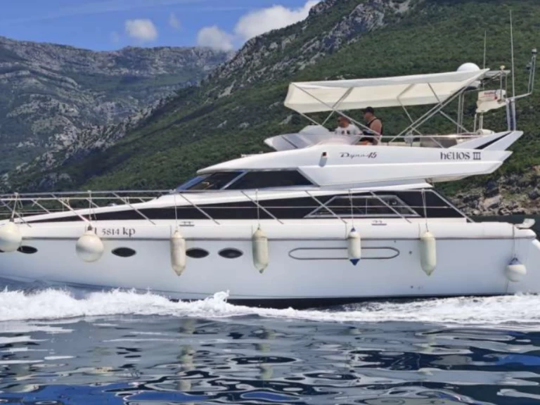 Hire Motorboat Dyna with a boat licence