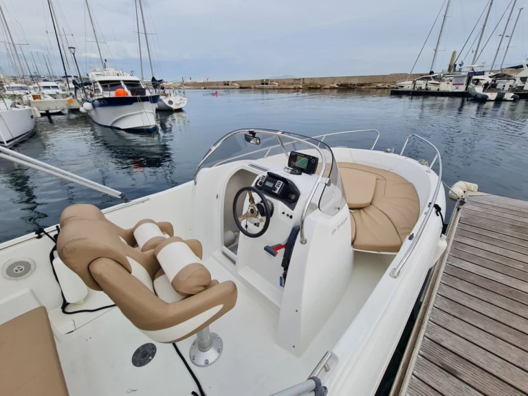 Yacht hire Marseille cheap Cap Camarat 6.5 CC