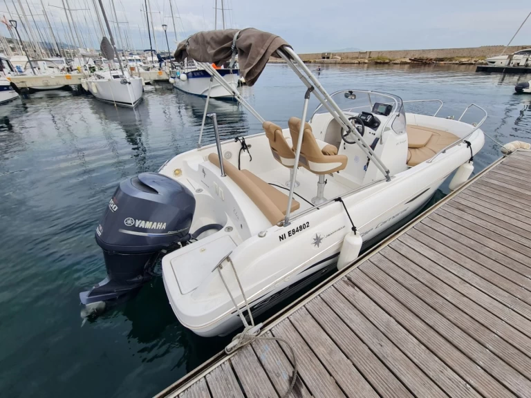 Motorboat hire in Marseille - Jeanneau Cap Camarat 6.5 CC