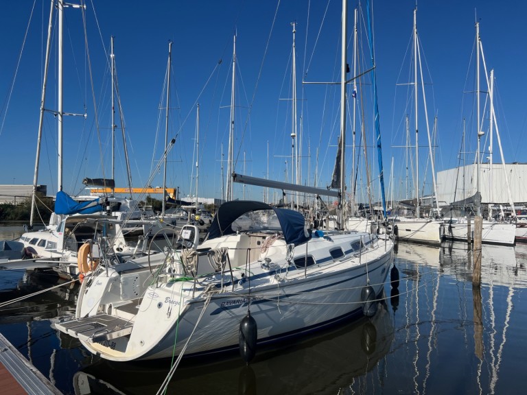Hire a Bavaria Bavaria 35 Cruiser Lemmer