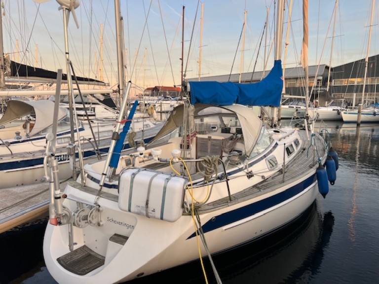 Sailboat hire in Lemmer -  Halberg Rassy 34