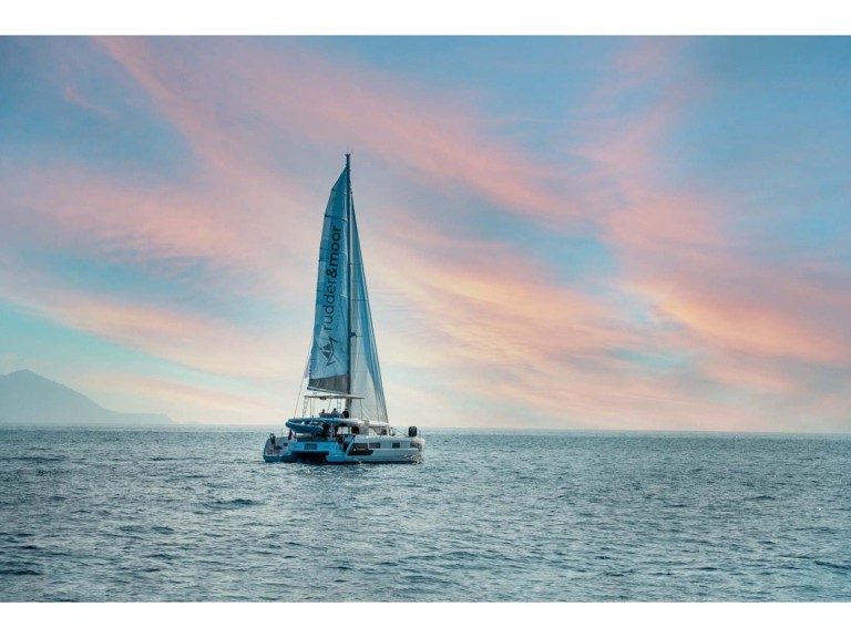 Hire Catamaran Lagoon with a boat licence