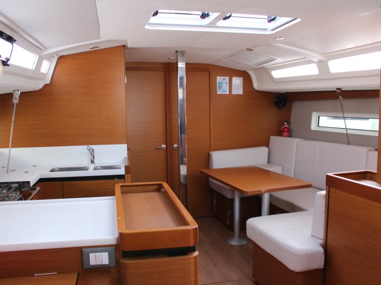 Hire a Jeanneau Sun Odyssey 440 Saint George