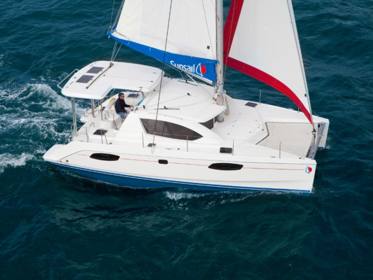 Catamaran hire in Raiatea - Leopard Leopard 40