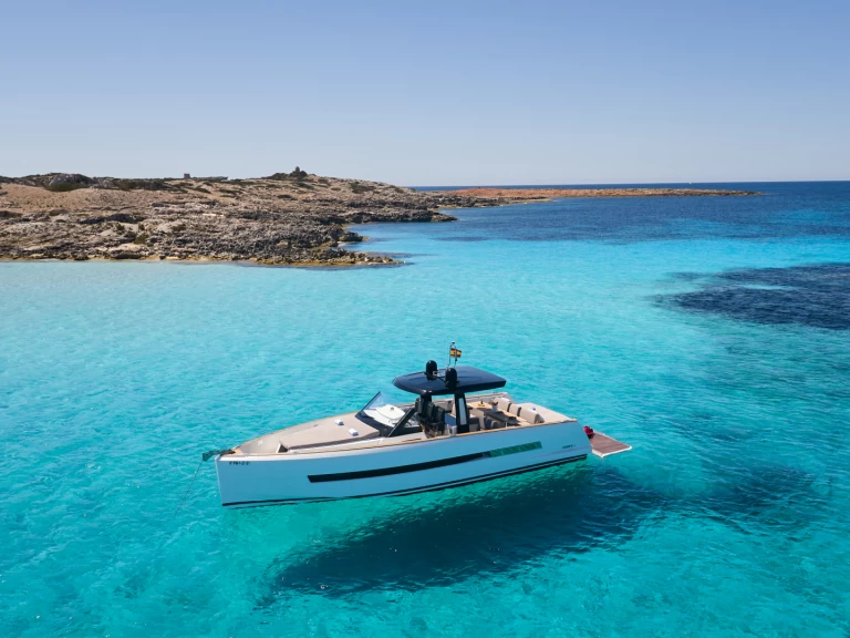 Hire Motorboat Fjord with a boat licence