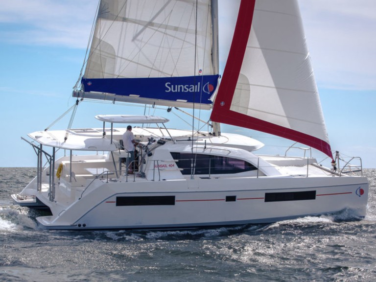 Catamaran hire in Furnari - Leopard Leopard 40
