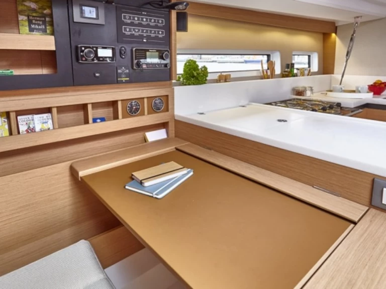 Hire Sailboat Jeanneau with a boat licence