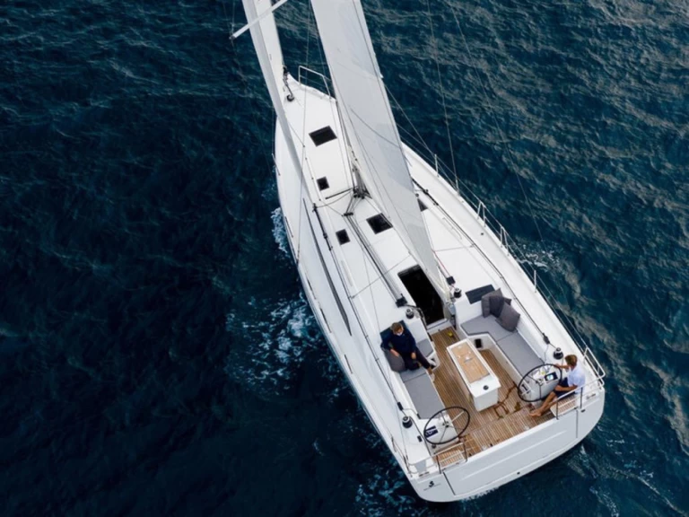 Sailboat hire in Furnari - Bénéteau Sunsail Oceanis 40.1