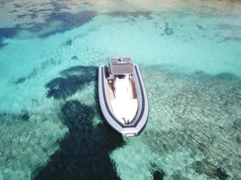 Hire RIB Sea Water with a boat licence