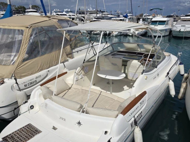 Yacht charter Villeneuve-Loubet - Jeanneau Cap Camarat 705 on SamBoat