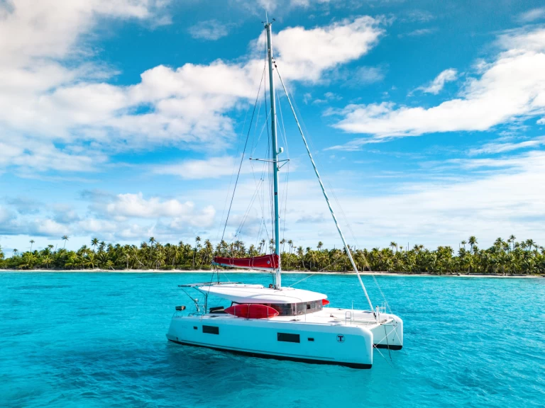 Catamaran to hire Fa'anui at the best price
