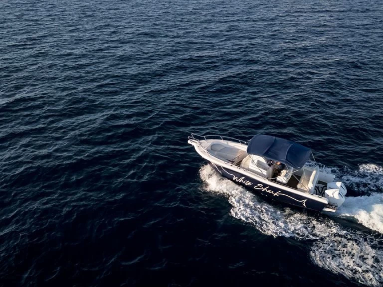 Hire Motorboat Kelt with a boat licence