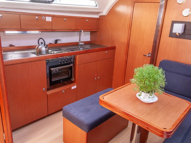 Sailboat to hire Lefkáda at the best price