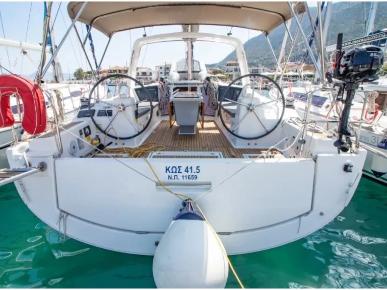 Yacht charter Nikiána - Bénéteau Oceanis 41.1 on SamBoat