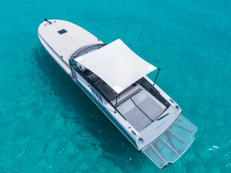 Hire Motorboat Magnum with a boat licence