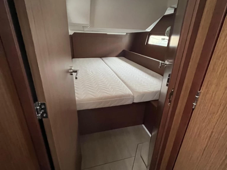 Yacht hire Furnari cheap Oceanis 46.1