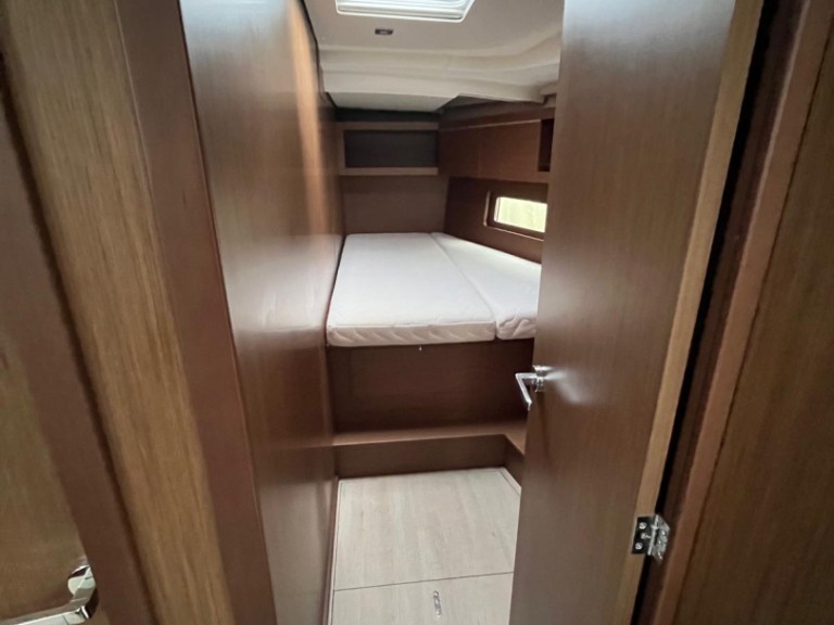 Sailboat hire in Furnari - Bénéteau Oceanis 46.1
