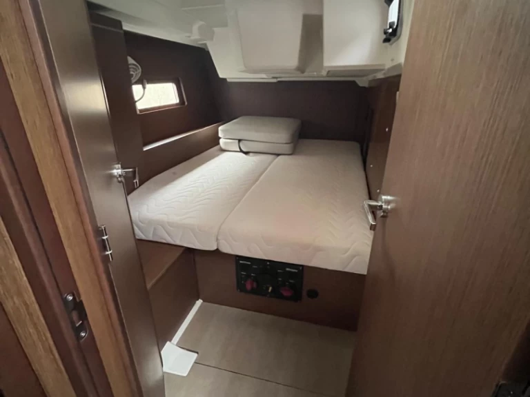 Hire Sailboat with or without skipper Bénéteau Furnari