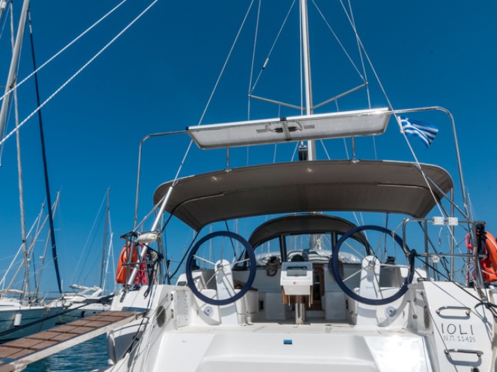 Sailboat to hire Alimos at the best price