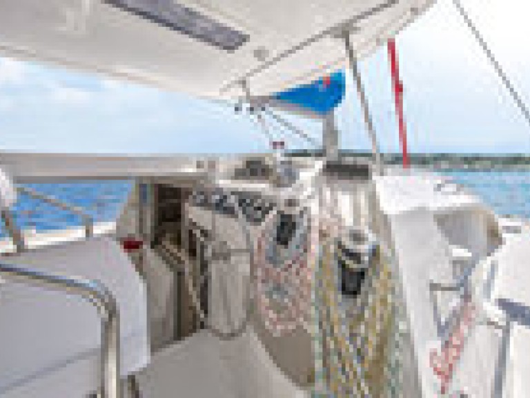 Charter a Leopard Leopard 40 in Raiatea on Samboat