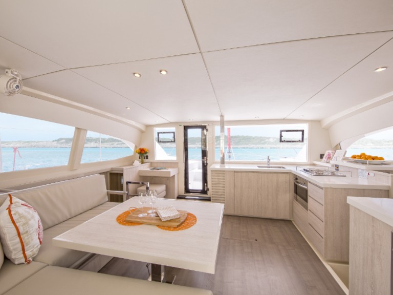 Hire Catamaran Leopard with a boat licence