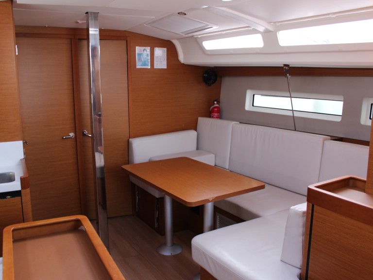 Hire a Jeanneau Sun Odyssey 440 Marigot