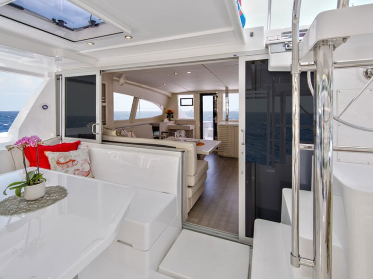 Hire Catamaran Leopard with a boat licence