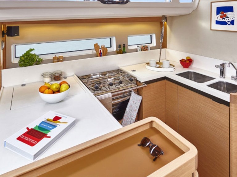 Hire Sailboat with or without skipper Jeanneau Furnari