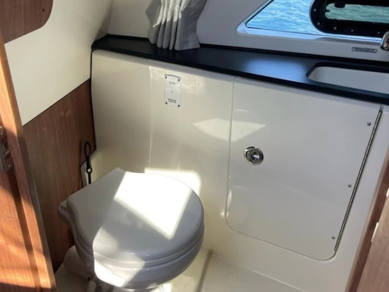 Hire Motorboat Quicksilver with a boat licence