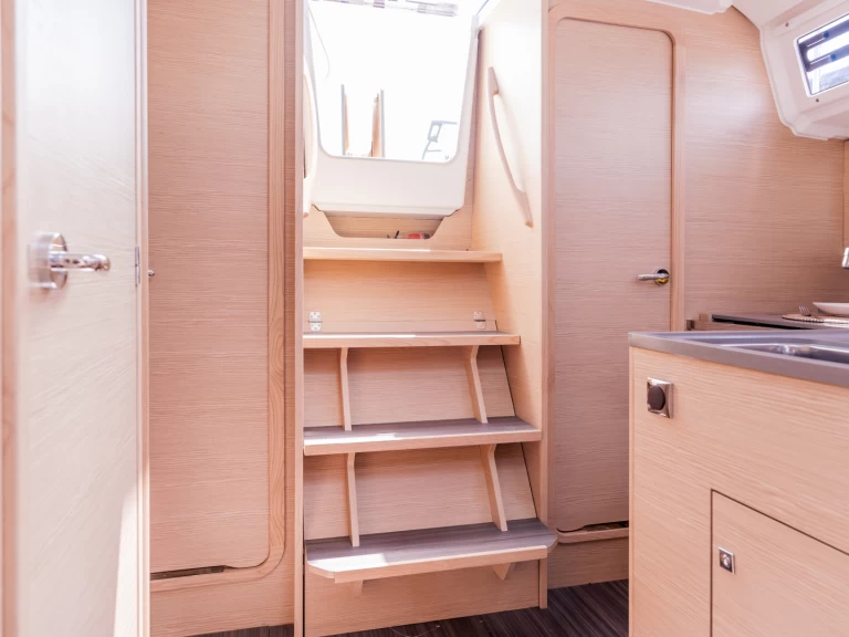 Charter a Dufour Dufour 37 in Marina (City) on Samboat