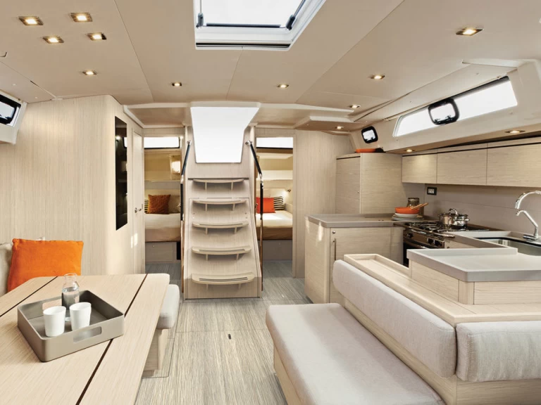 Hire a Bénéteau Oceanis 51.1 Lefkáda