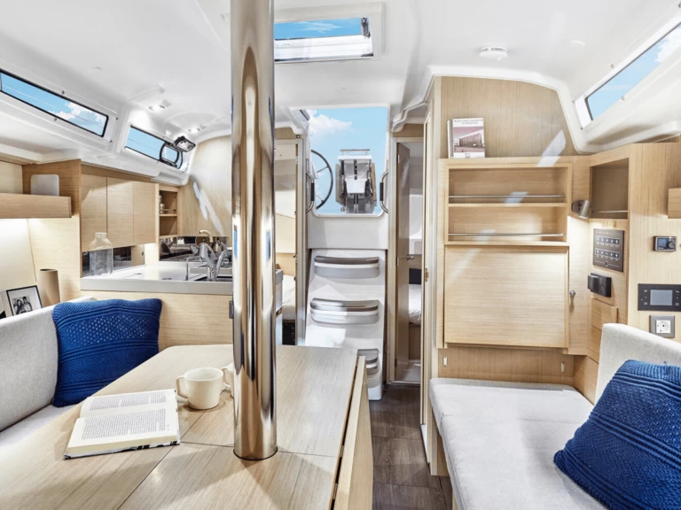 Sailboat to hire Marina (City) at the best price