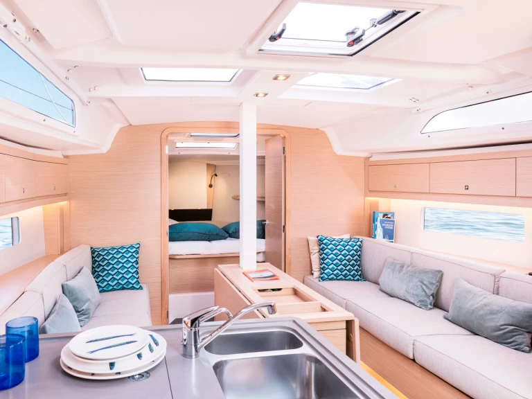 Yacht hire Lefkáda cheap Sunsail 37.3