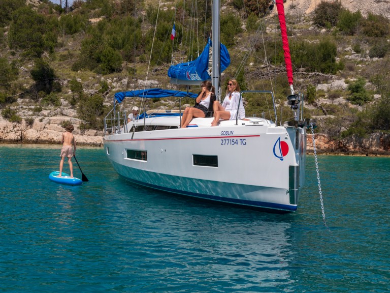 Hire Sailboat Bénéteau with a boat licence