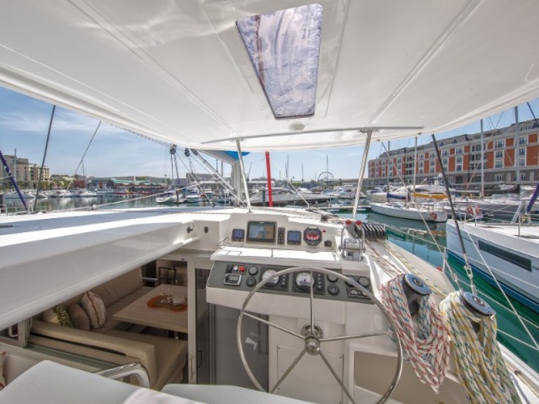 Catamaran hire in Dubrovnik - Leopard Leopard 40