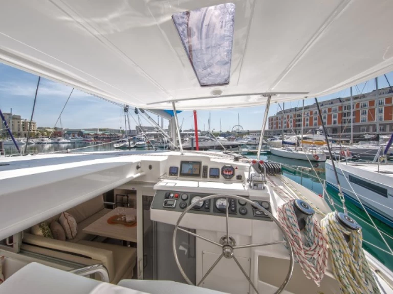 Catamaran hire in Dubrovnik - Leopard Leopard 40